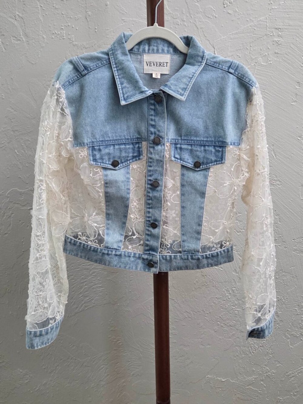 J36. Women's Lace Panel Cropped Denim Jacket